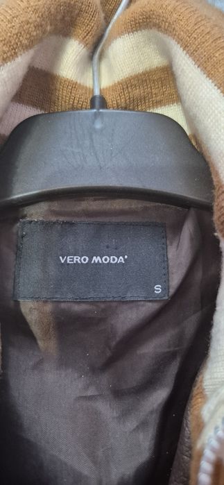 Vând geaca piele, piele întoarsă si textil.
