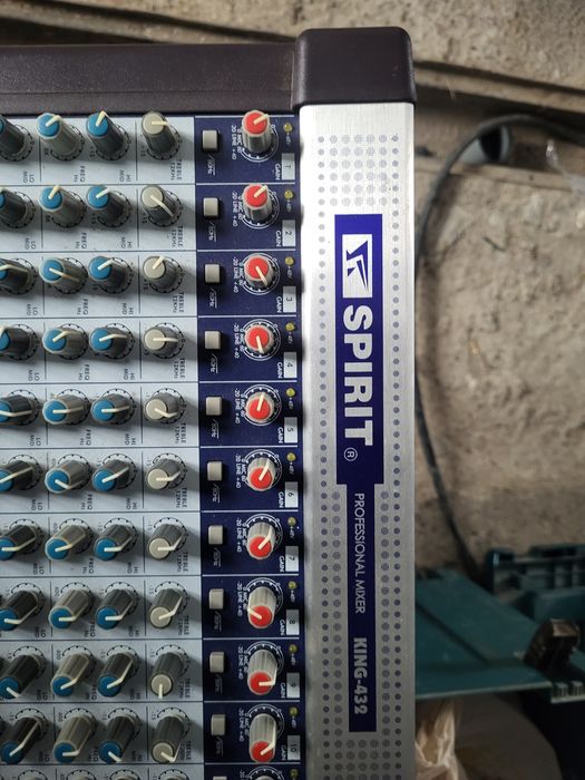 Mixer soundcraft  spirit king 432