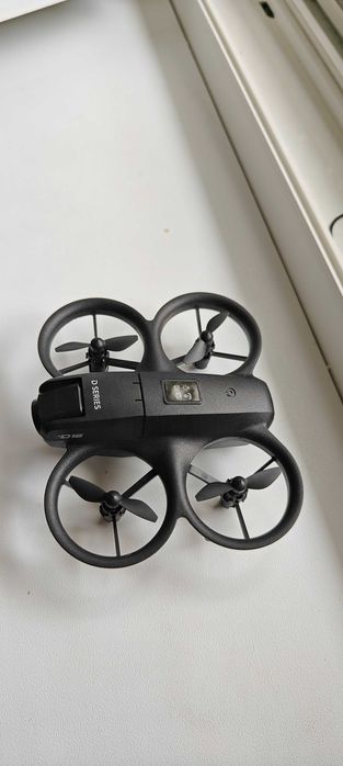 Drona de dimensiune mica