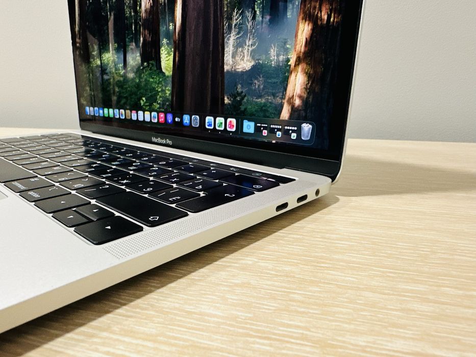 MacBook Pro TouchBar, МакБук Про Silver 256GB