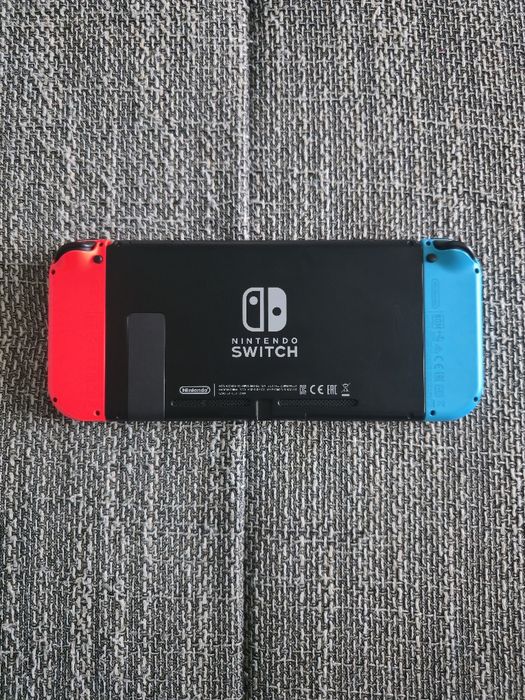 Nintendo Switch – stare foarte bună – folosit foarte puțin