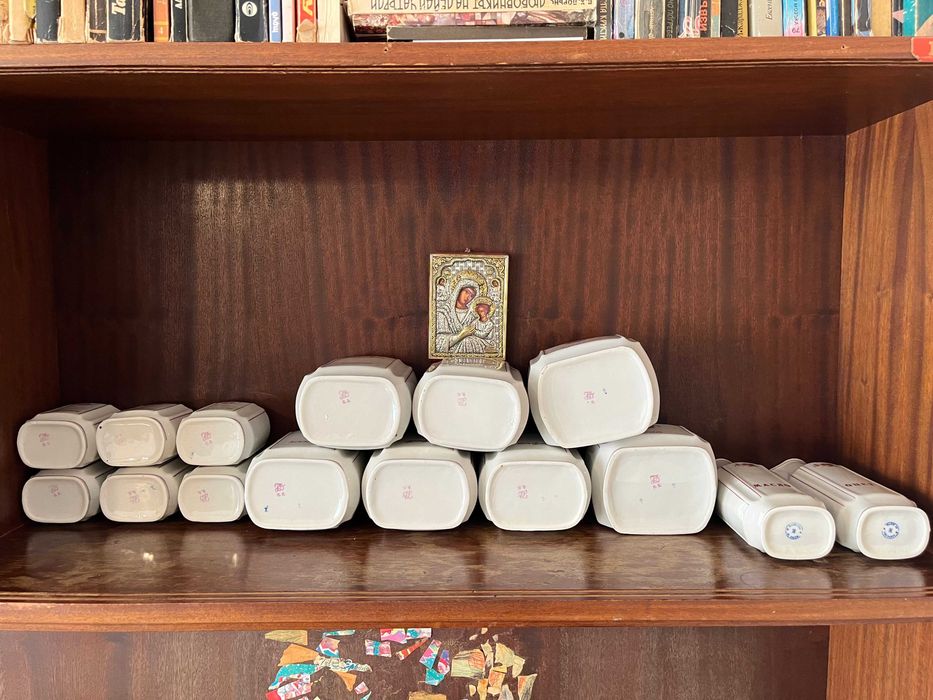 Български порцеланов сервиз за подправки 15+4