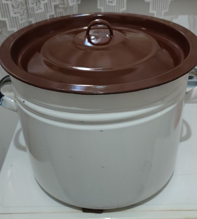 Кастрюля эмалированная б/у.