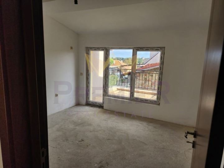 Продава се Тристаен апартамент в Царево - 90 кв.м за 555 €/кв.м - Снимка #4