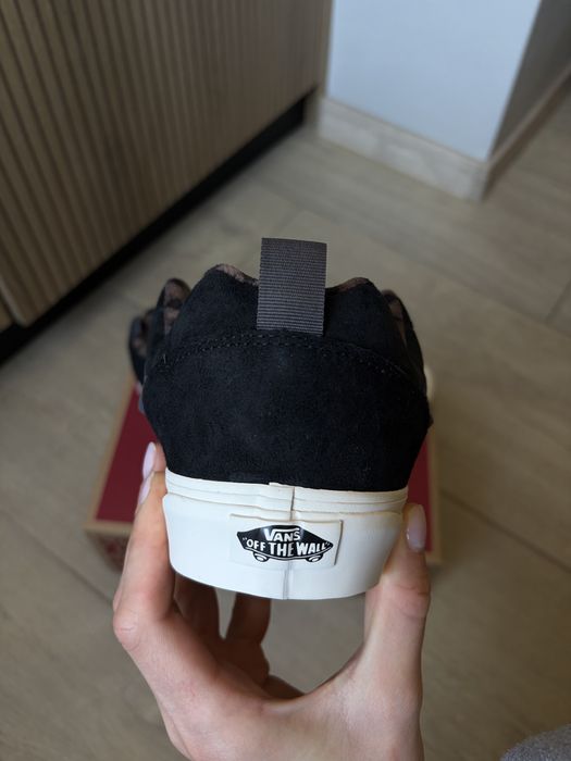 Абсолютно нови оригинални Vans Knu Skool.