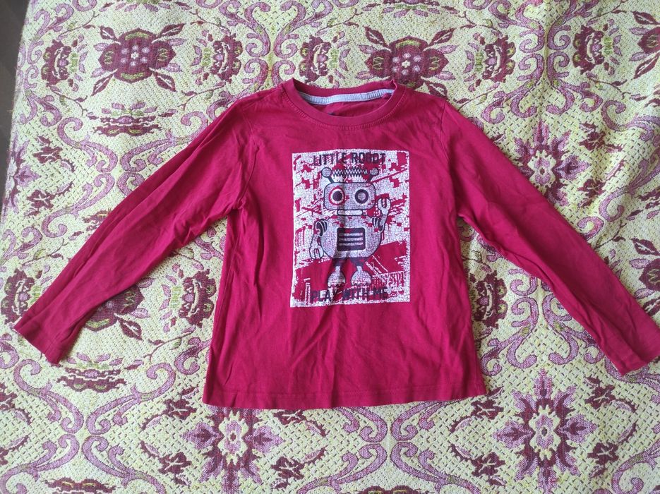 Продавам блузи за момче 8бр.