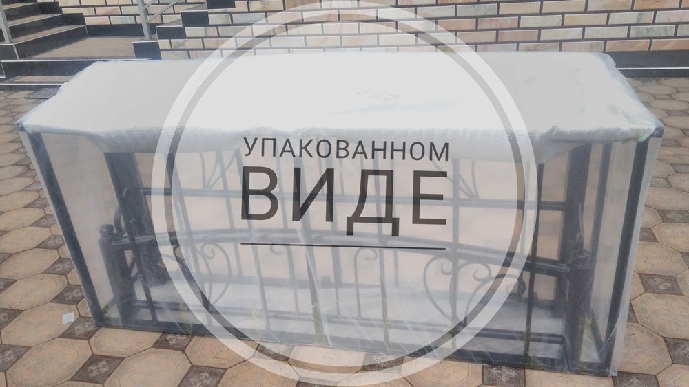 Двух спальная железная кровать.