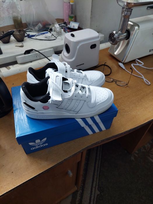 Кроссовки мужские адиддас 41,5