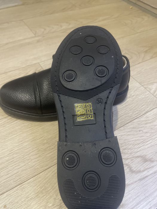 Продам детские туфли
