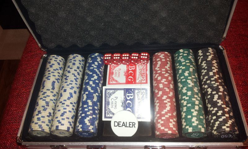Set joc de poker profesionist. 300 jetoane imprimate. 11gr