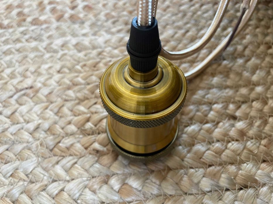 Pendul cu dulie metalică și fir textil