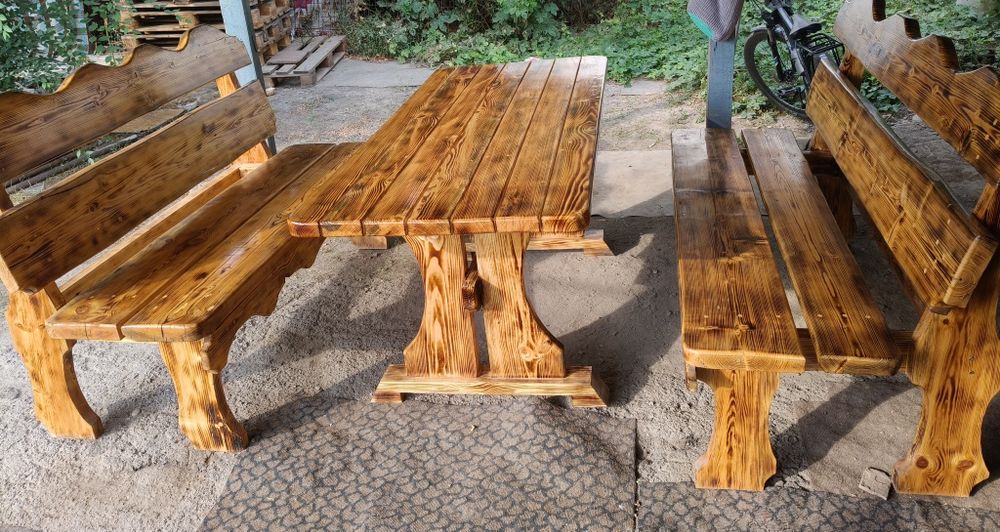 Продам стол с двумя лавочками с дерева сосна