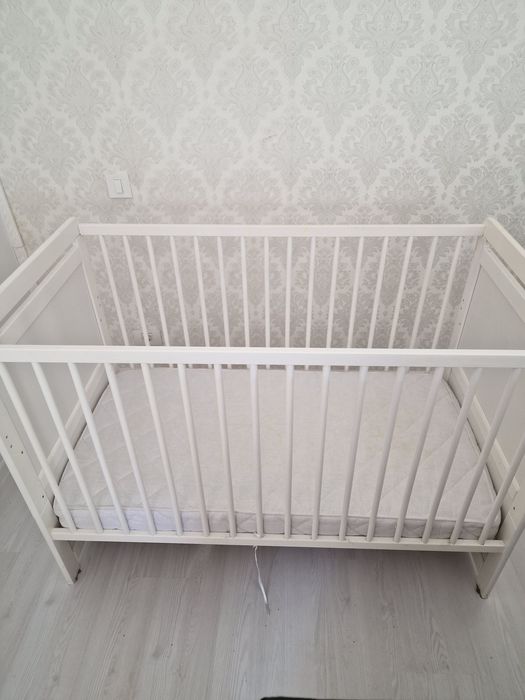 Pătuț copil in stare perfecta si saltea