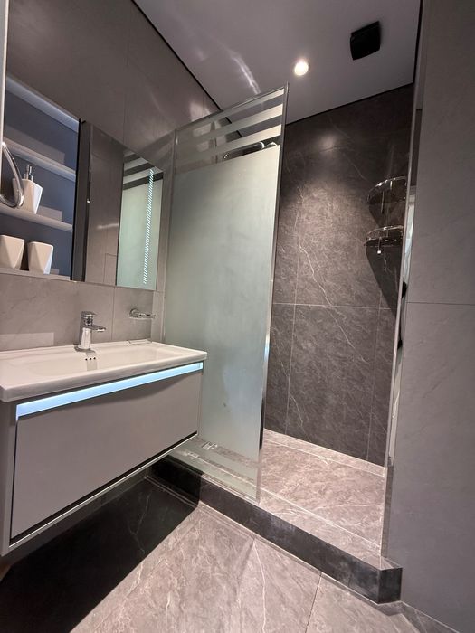 Dehqon bozor oldida 3 xona 80 kv 105 000$