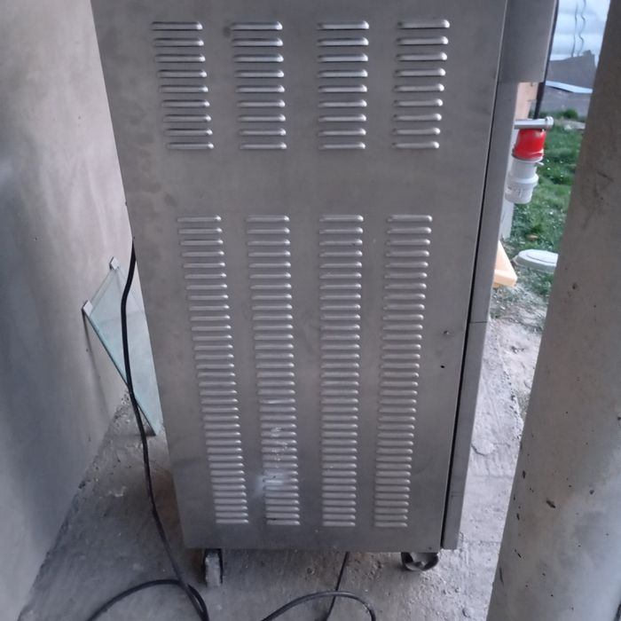 Vând aparat de înghețată stradală