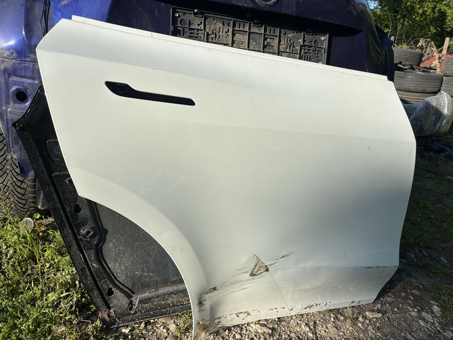 Врата Tesla Model Y