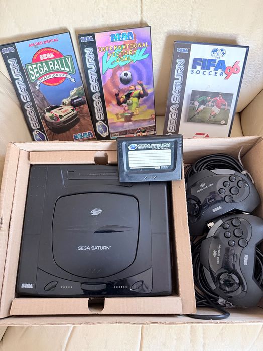 Sega Saturn MK1 в кутия + волан в кутия
