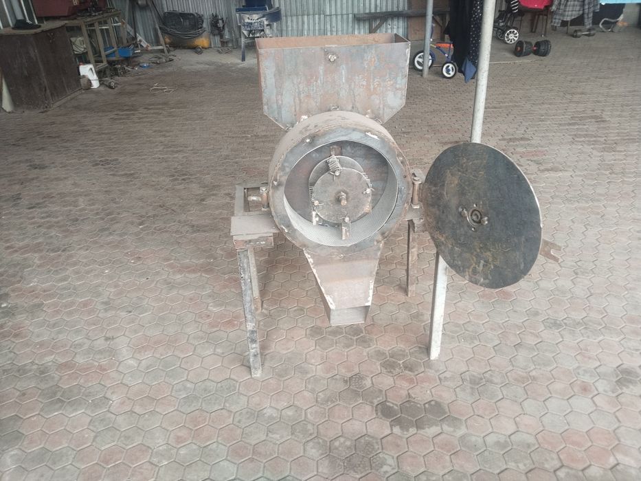 Дровилка для зерна и сена