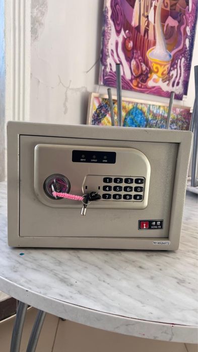 Продам сейф в отличном состоянии
