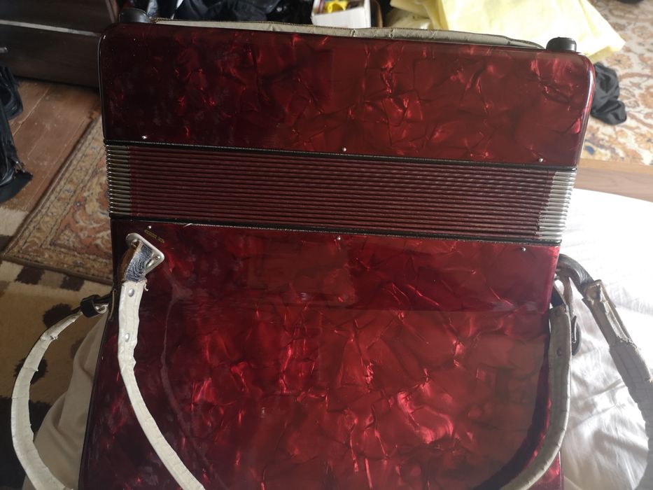 Акордеон Weltmaister с куфар, 48 баса