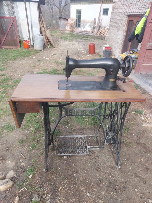 Masa de cusut manuala