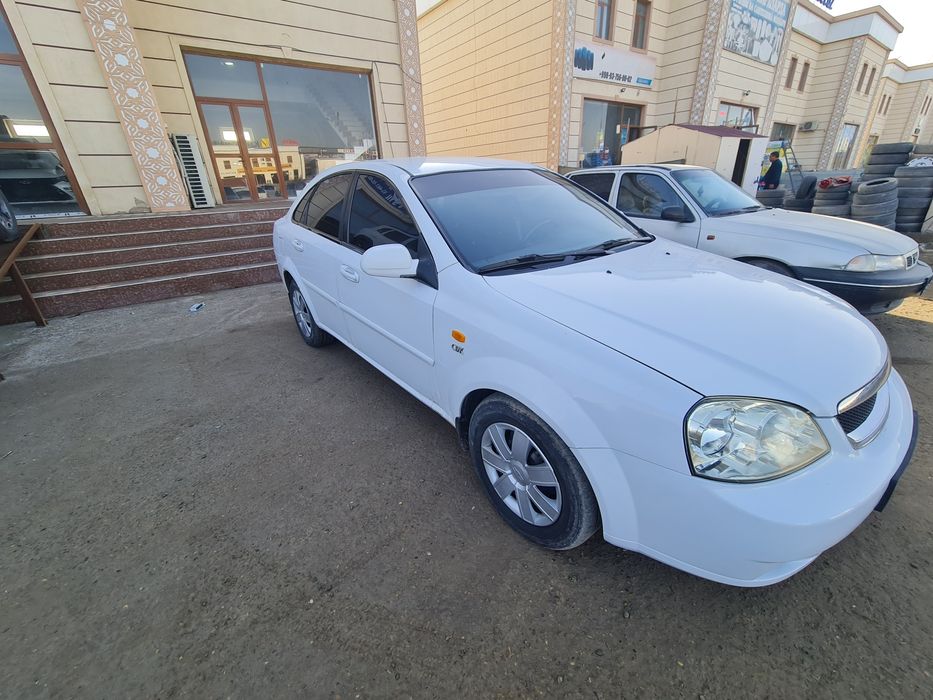 Lasetti 2009-yil kraska bor  udar bomagan butun mashin