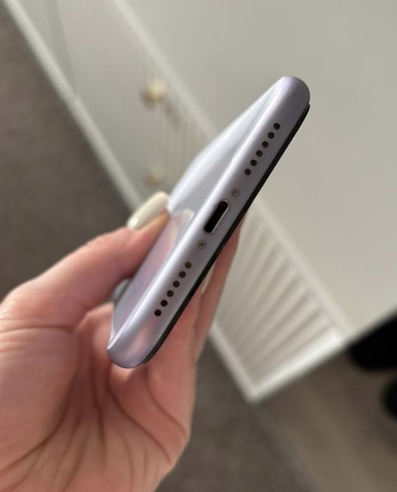iPhone 11, в отличном состоянии
