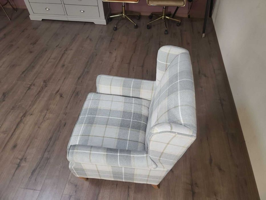 Сив фотьойл от плат с висока облегалка