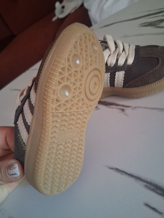 Adidași noi bebe mărimea 21