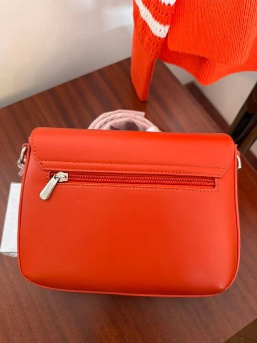 Чисто нова оранжева чанта David Jones