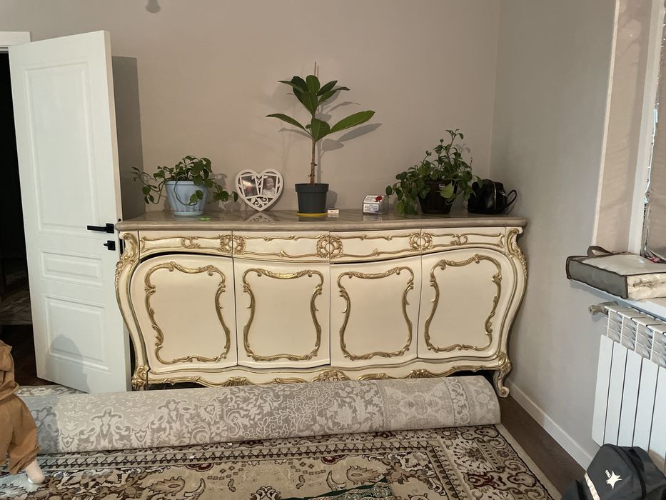 стол,17стулья,камод,айнасымен