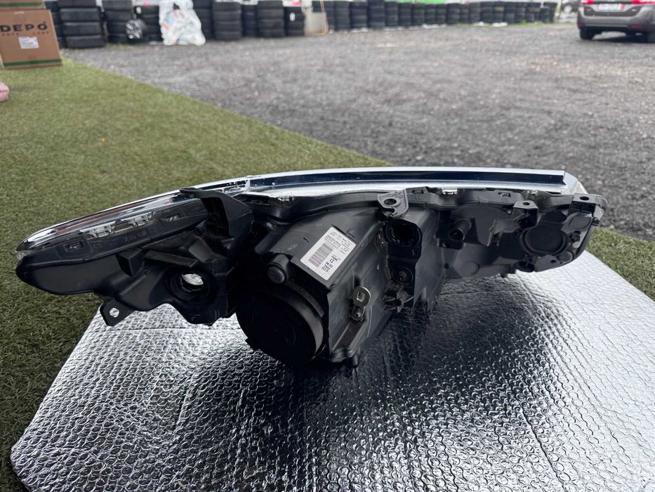 Far Stanga Toyota Auris an 2015-2018 cod 81150-02K30 53182-02090-02100