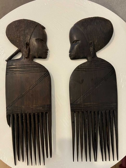 Piepteni antropomorfi de arta traditionala din Africa Centrala