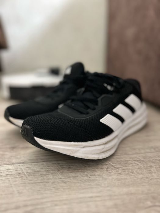 Кроссовки адидас