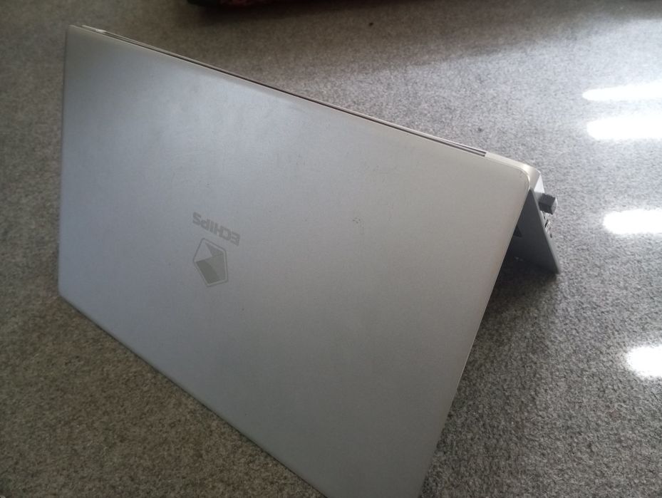 ECHIPS NOUTBOOK windows 10 pro