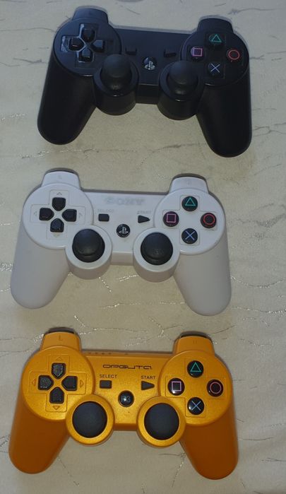 Playstation 3 PS3  в хорошем состоянии. С 3 пултами