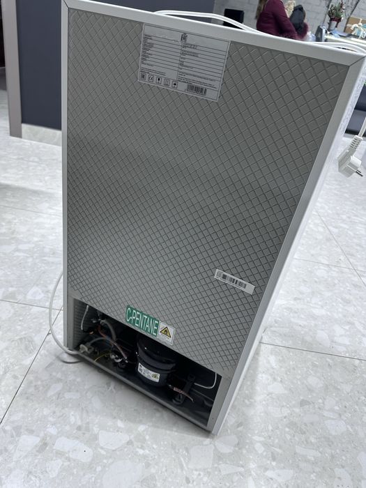 Продаю холодильник для бара