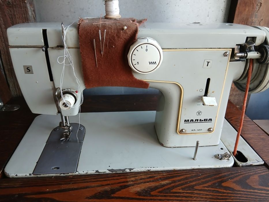 Машинка швейная  " Мальва "