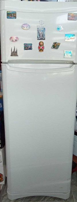 Indesit Холодильник с верхней морозильной камерой Indesit