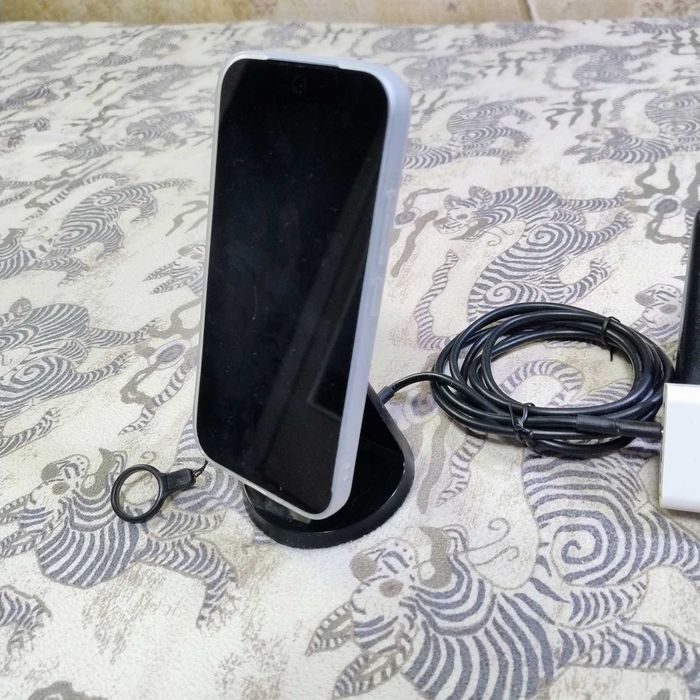 Безжично Магнитно зарядно за GSM Бързо 20 watts Belkin Wireless charger stand