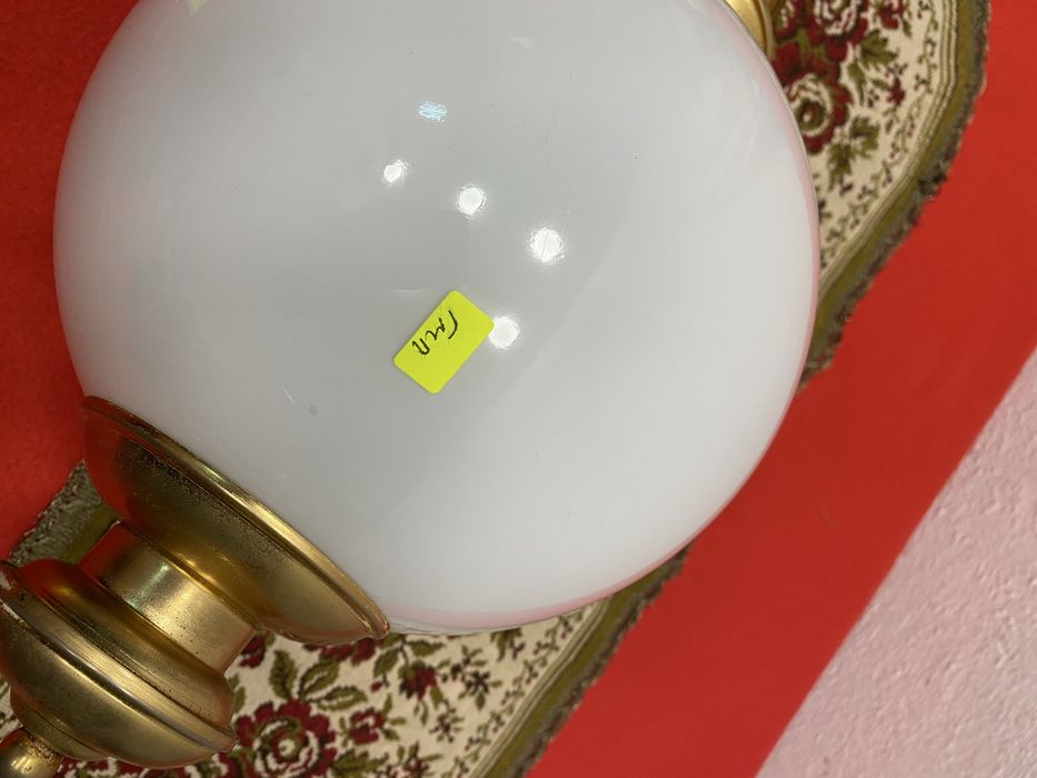 Италиански полилей с месингова основа и млечно стъкло