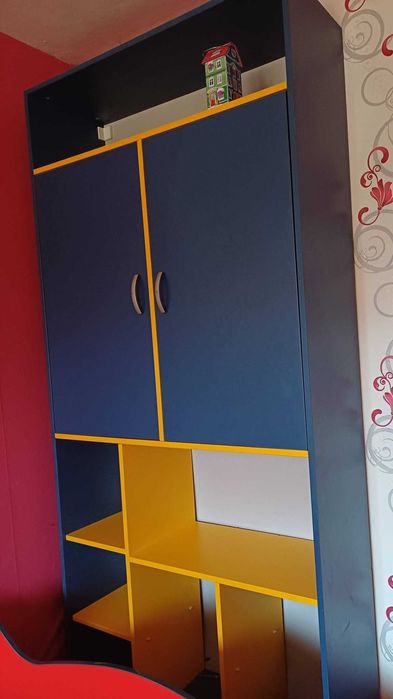 Продавам легло тип кола 90/200 + гардероб тип шкаф за 100€