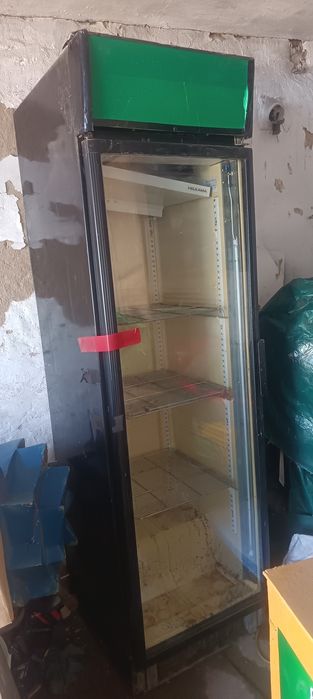 Продам витринный холодильник