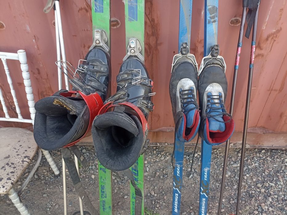 Продам лыжи ботинки 42 размер