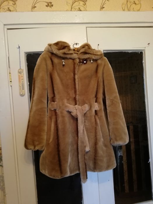 Продам шубу 48 размер