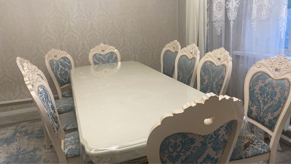 Продается стол со стульями