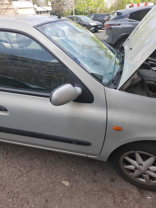 лека кола Рено клио