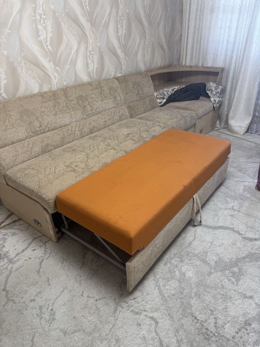 Продам угловой диван для гостиной