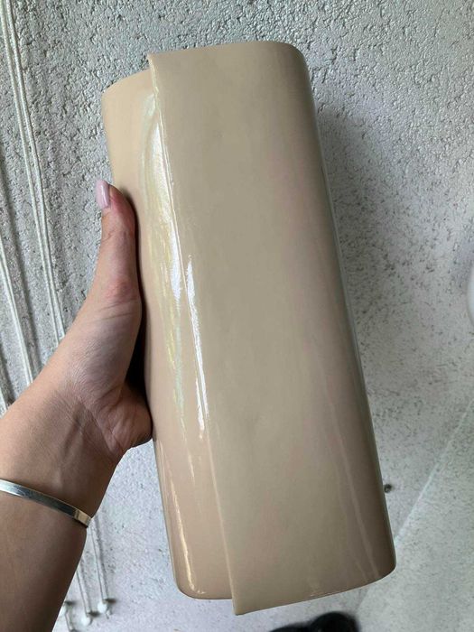 Чанта тип клъч, носена веднъж, няма следи от употреба, бежова