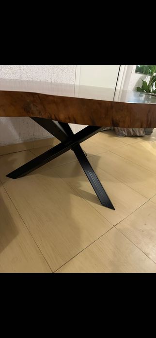 Маса от чинар масив